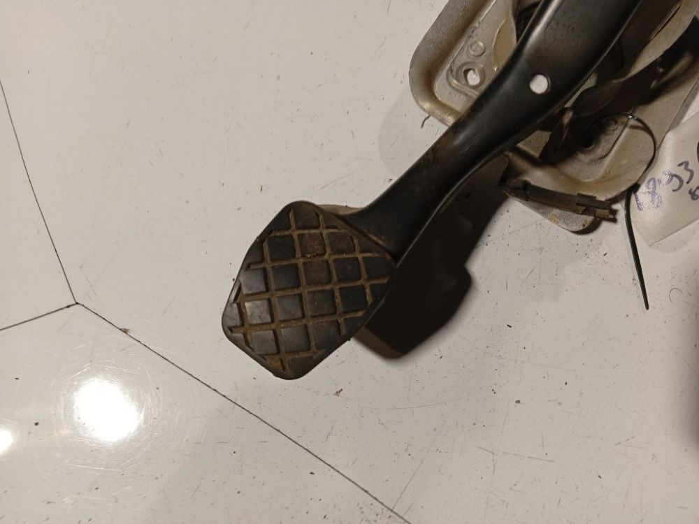 1K1721057N Volkswagen Passat 2006 Pedalwerk Bremspedal Pedalhalter Kupplungspedal - Thumbnail 2