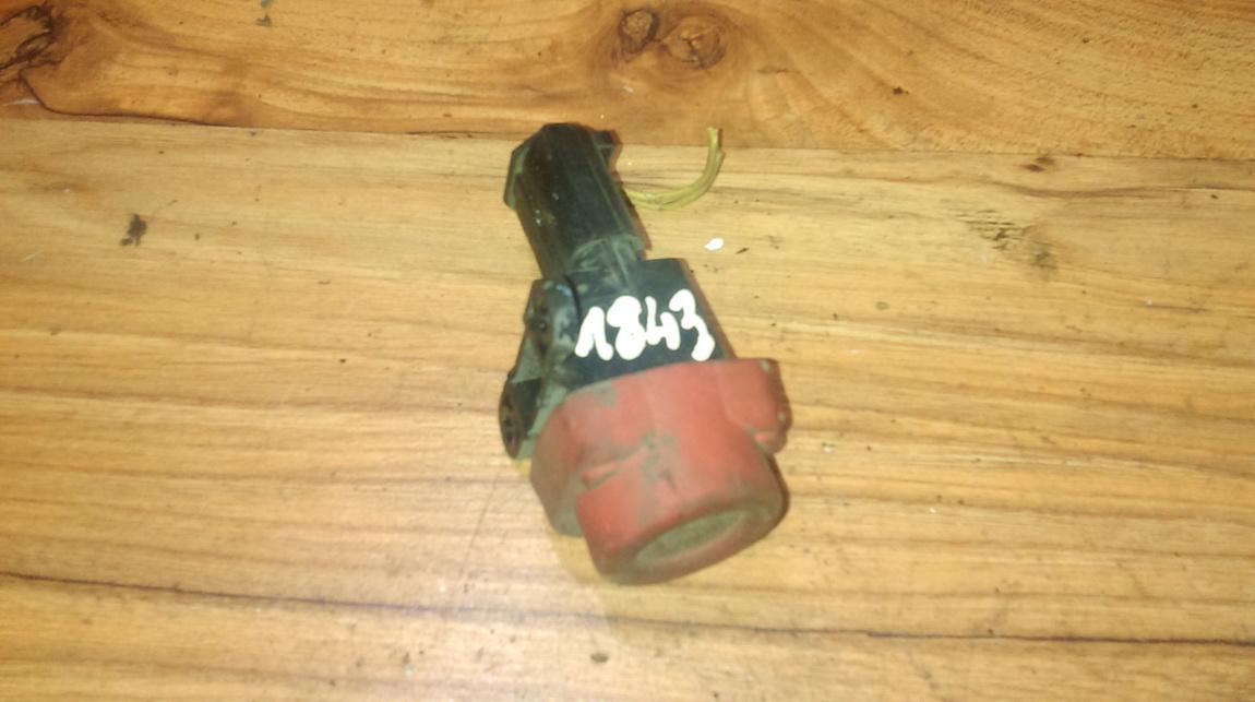 Inertia fuel cut off switch (FUEL CUT OFF SWITCH) Renault Megane 1996 1
