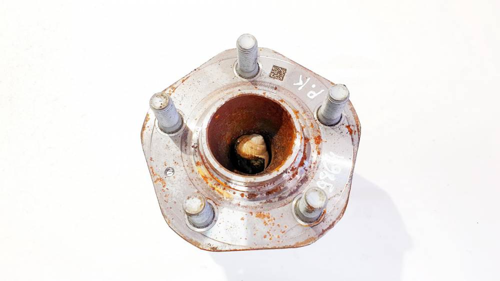 P104412200E Tesla Model Y 2023 Кулак поворотный передний левый