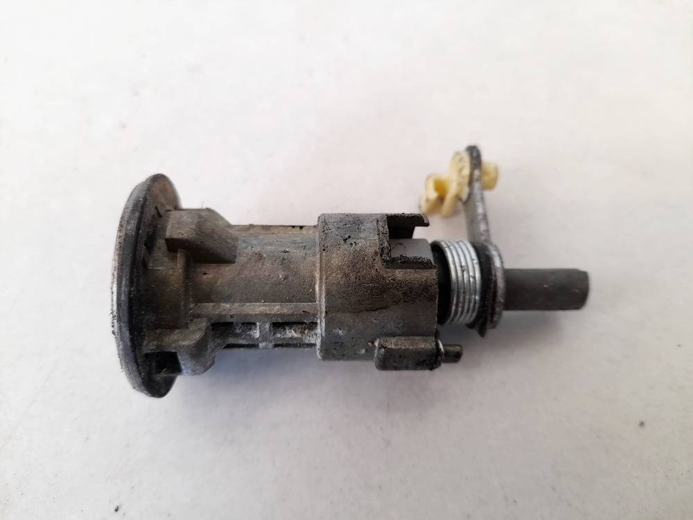 Mazda 626 1997 Zamek drzwi (serduszko) - Thumbnail 2