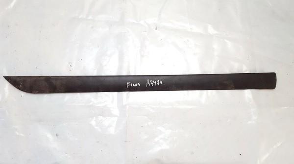 98ABF20939 Ford Focus 2000 Zewnętrzna listwa drzwi - PRZEDNIE LEWE