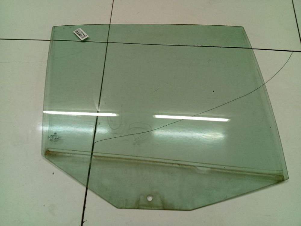 Volkswagen Golf 2008 Duru stiklas G.D.