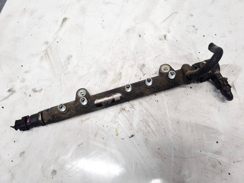 2381033021 Toyota Auris 2007 Fuel injector rail (injectors)(Fuel distributor)