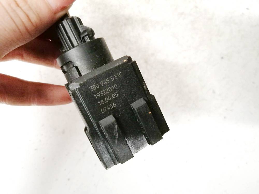 3B0945511C Volkswagen Golf 1998 Stabdziu zibintu daviklis (rele-varlyte) - Thumbnail 3