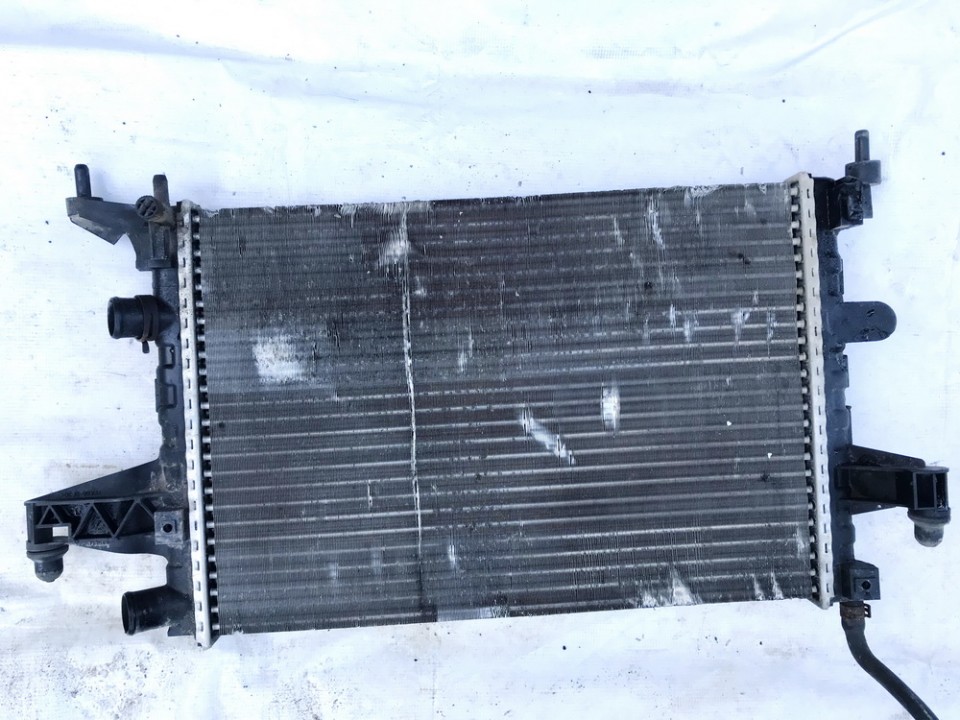 Opel Corsa 2001 Vesijäähdytin (jäähdytin)