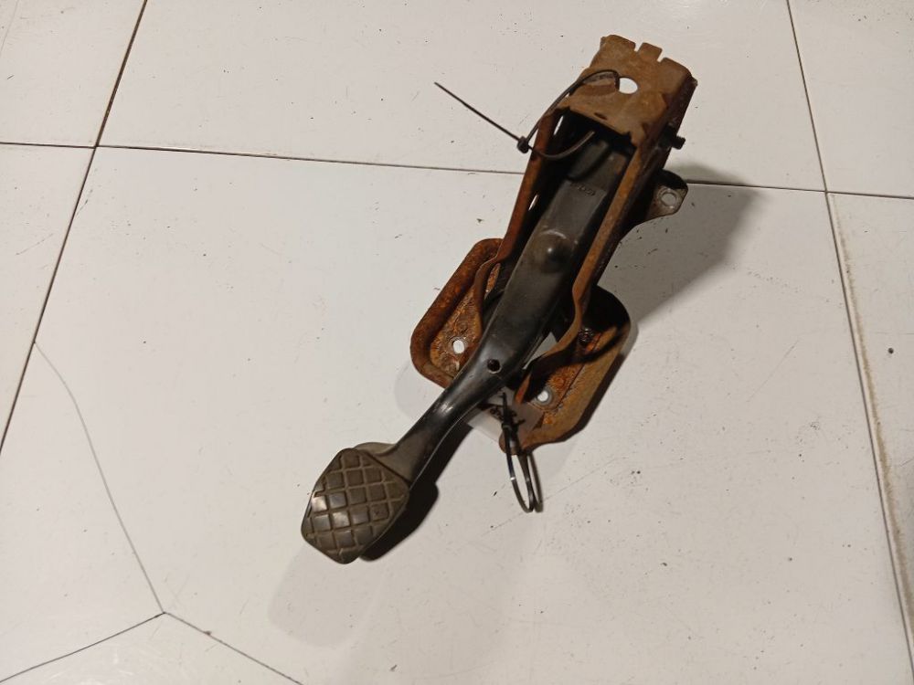 1K1721057AL Seat Leon 2008 Pedał hamulca