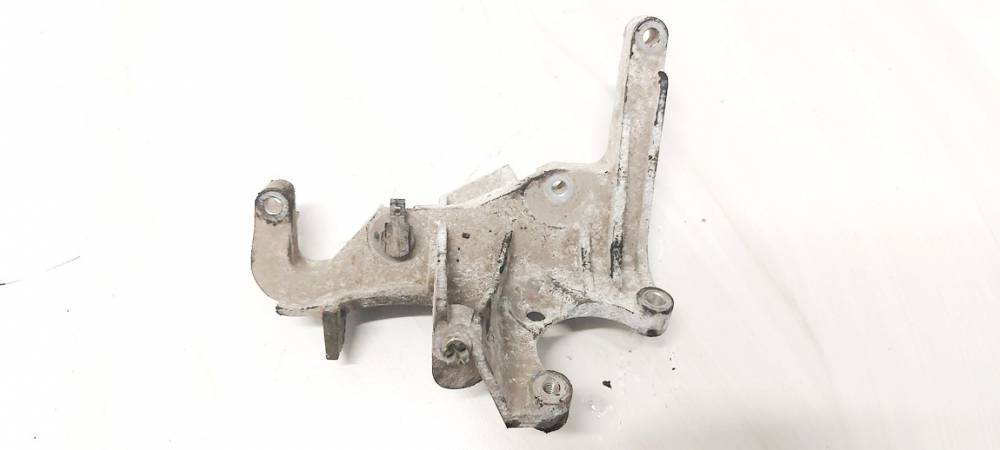 FM509B470CA Ford Fiesta 2015 Variklio kronsteinas ir Greiciu dezes kronsteinas