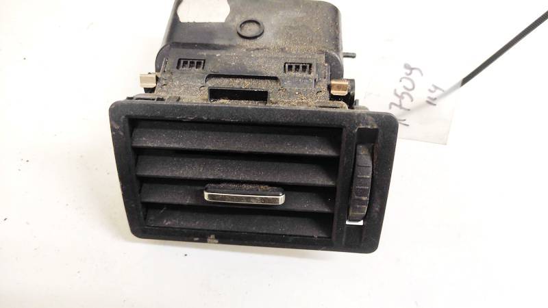 3M51R018B08AFW Ford C-MAX 2005 Rejilla Aireadora -
Moldura protectora de la rejilla de ventilación lateral del panel