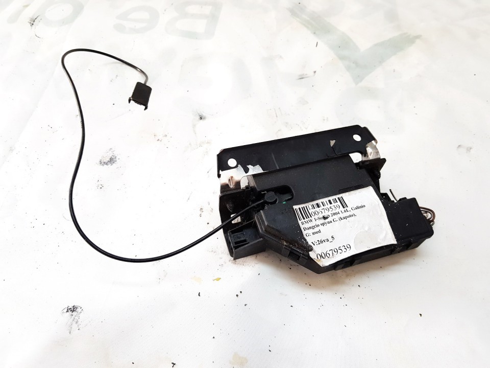 BMW 1-Series 2004 Aizmugurējā vāka slēdzene - AIZMUGURE