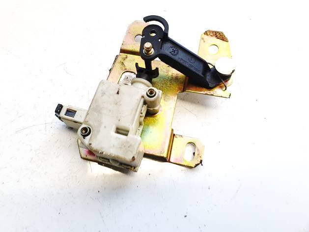 1J9827425 Volkswagen Bora 1999 Degvielas tvertnes vāciņa motoriņš (slēdža motoriņš)