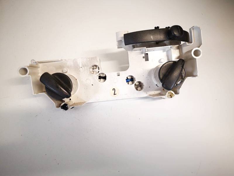 758277 Toyota Yaris 1999 Commande chauffage