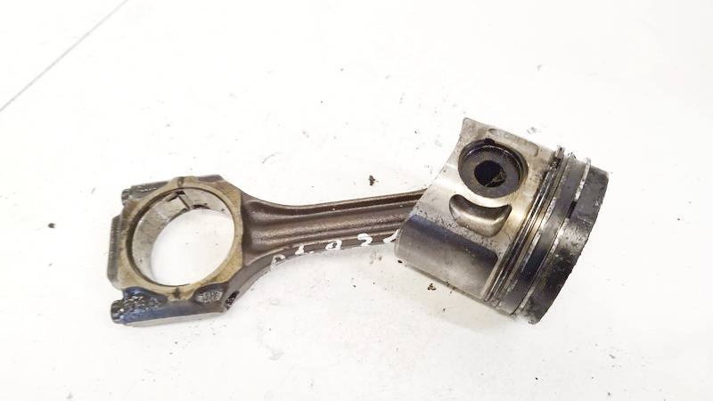 Audi A4 1996 Tłok z korbowodem