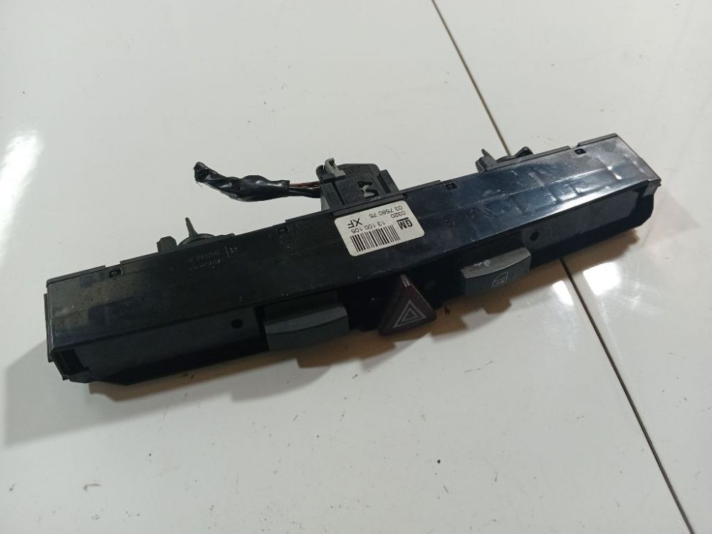 13100105 Opel Astra 2005 Hazard switch
