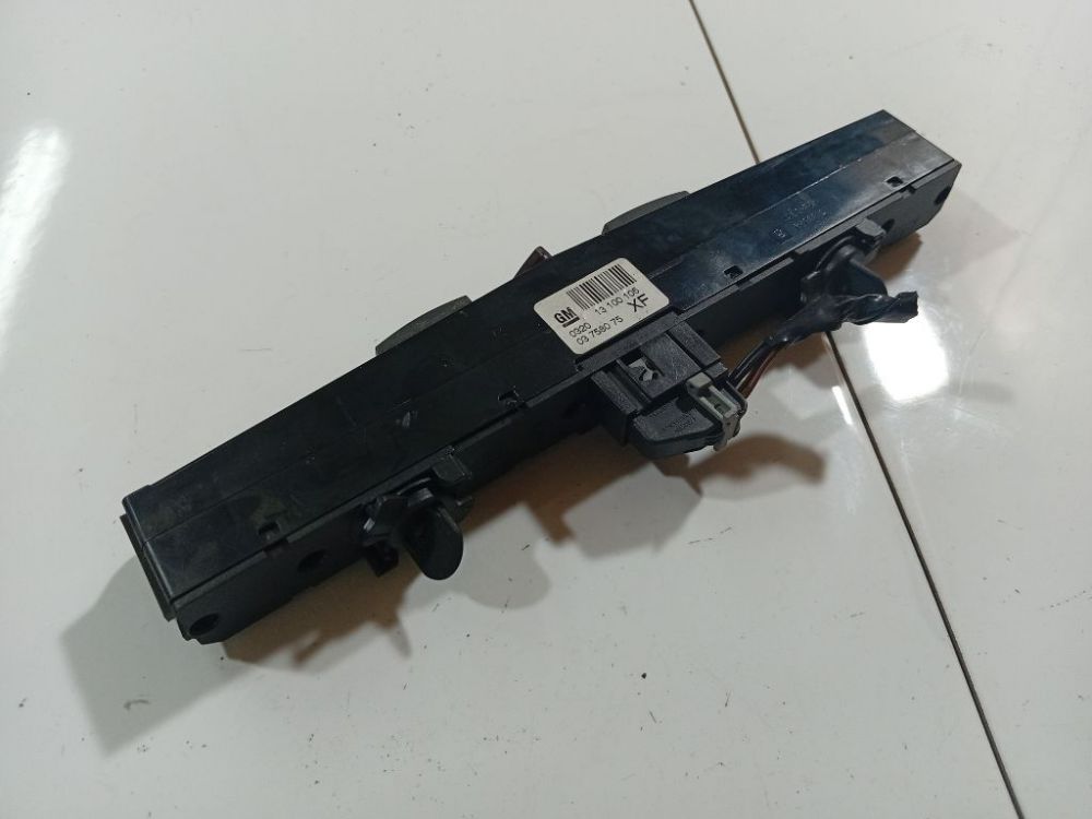 13100105 Opel Astra 2005 Hazard switch - Thumbnail 2