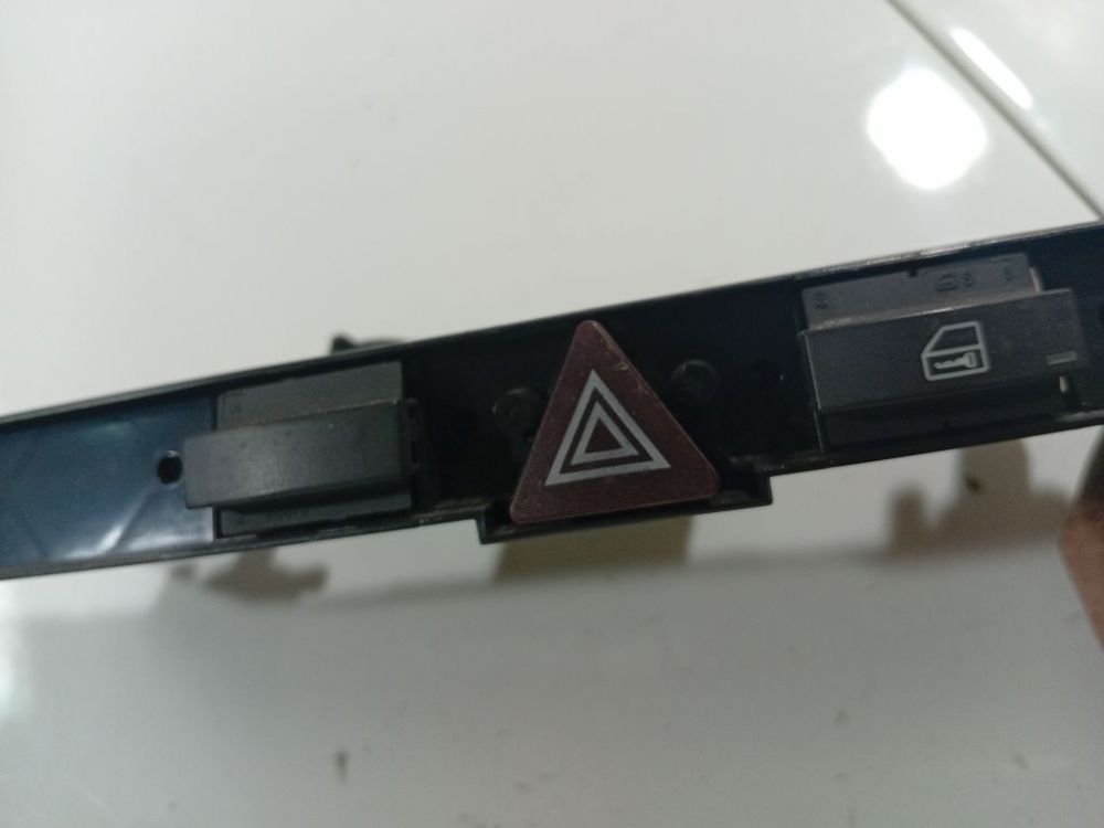 13100105 Opel Astra 2005 Hazard switch - Thumbnail 3