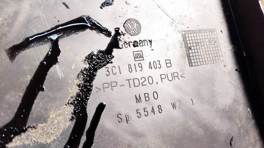 3C1819403B Volkswagen Passat 2006 Pyyhkijän mekanismin suojus - Thumbnail 3
