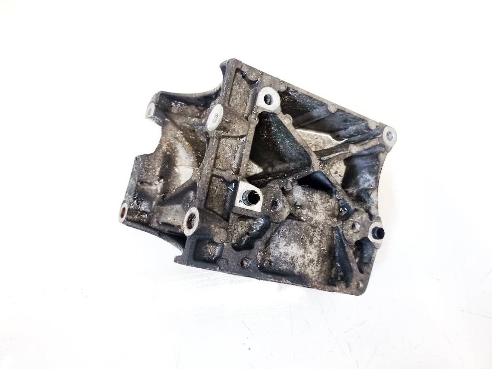 4M5Q19D624CC Ford Focus 2007 Variklio kronsteinas ir Greiciu dezes kronsteinas