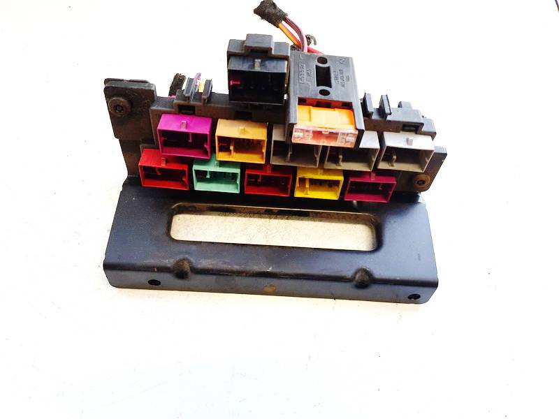 8A0937530 Volkswagen Transporter 2006 Drošinātāju kārba