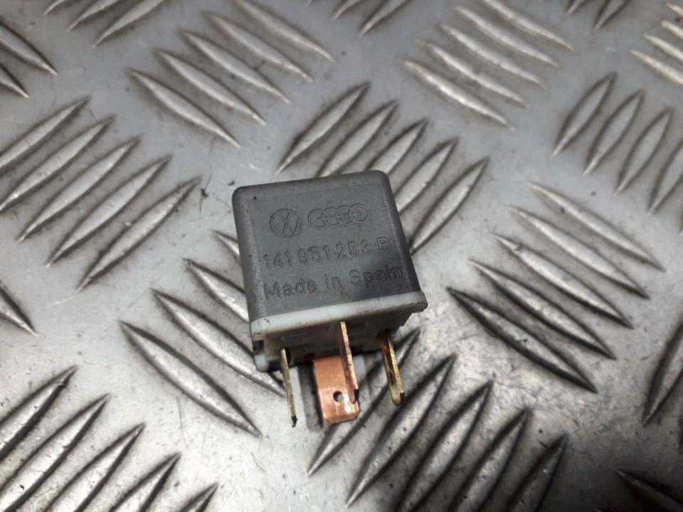 141951253B Volkswagen Passat 1993 RELÉ PARA AUTOMÓVIL