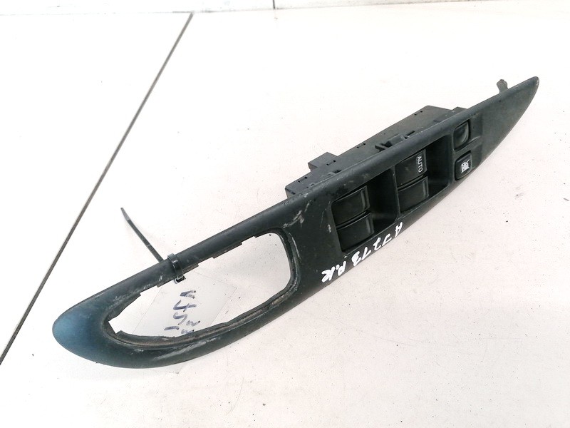 25401AV640 Nissan Primera 2003 Stiklo valdymo mygtukas (lango pakeliko mygtukai)