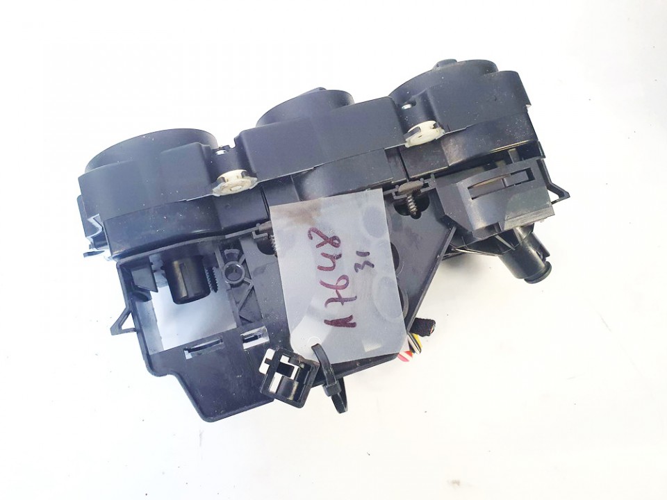 Skoda Octavia 2006 Climate Control Panel (heater control switches) - Thumbnail 3