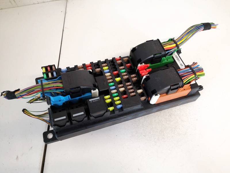 FK7214F041AD Land-Rover Discovery Sport 2017 CAJA RELES - FUSIBLES