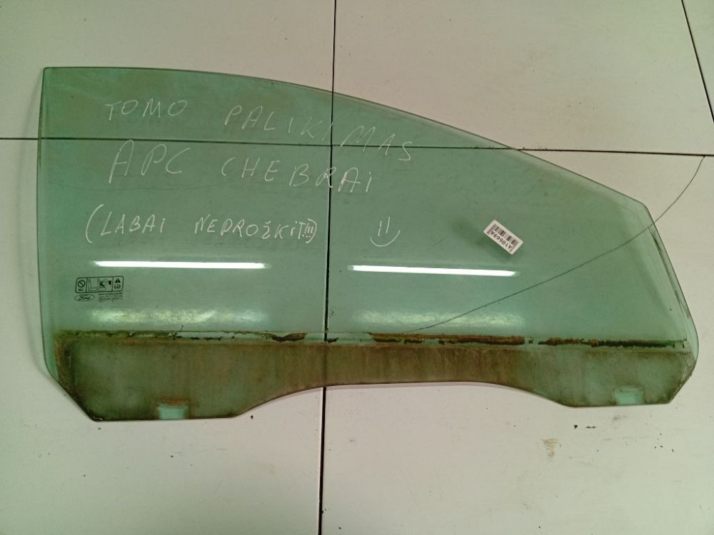 AS2 Ford Focus 2007 Oven lasi - EDESSÄ OIKEALLA