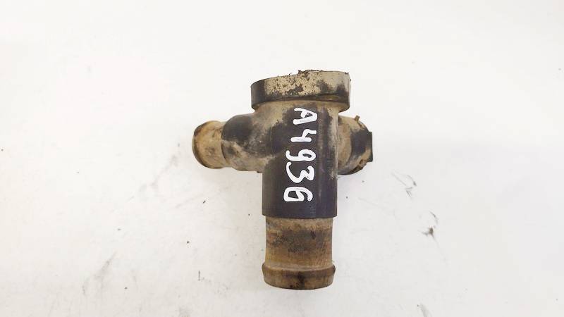 028121133 Audi A4 1996 Kołnierz układu chłodzenia (pokrywa obudowy termostatu układu chłodzenia silnika)