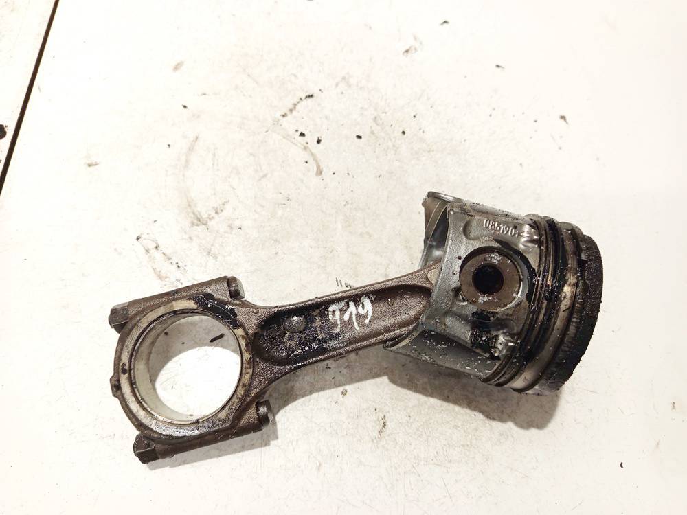 085190 Volvo V50 2006 Tłok z korbowodem