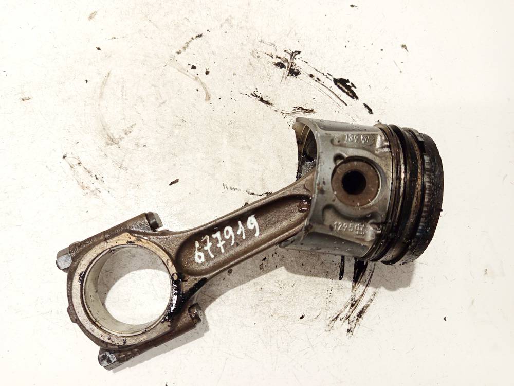 085190 Volvo V50 2006 Tłok z korbowodem