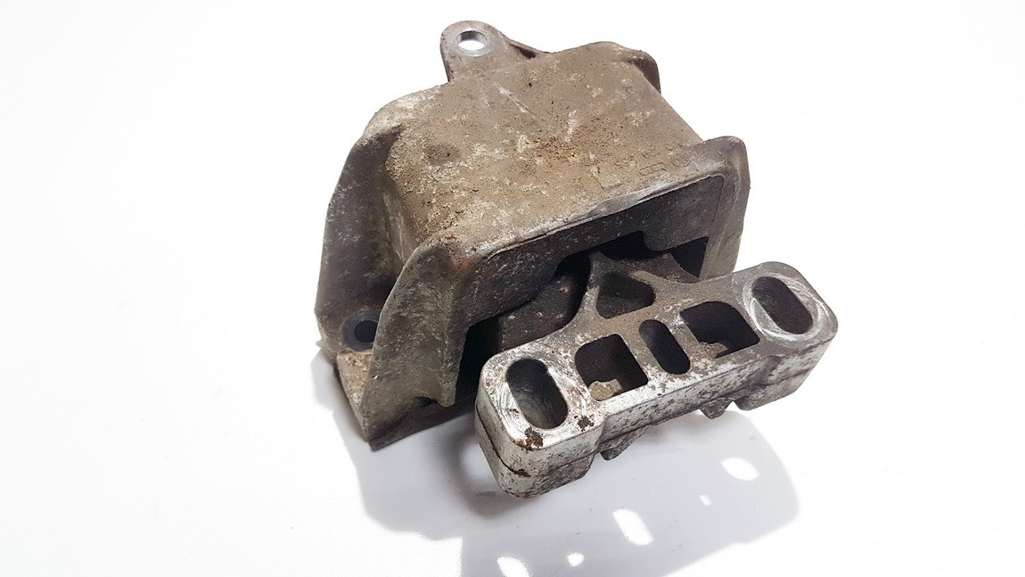 1J0199555AH Seat Toledo 2000 Variklio pagalves bei Greiciu dezes pagalves