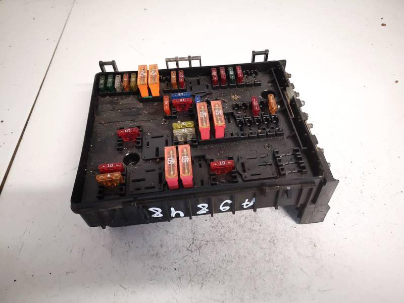 1K0937124H Volkswagen Touran 2003 Fuse box