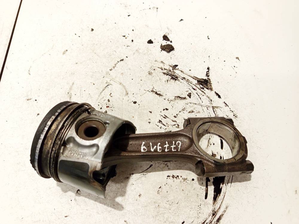 085190 Volvo V50 2006 Tłok z korbowodem