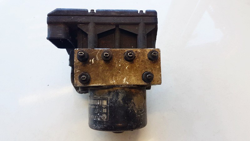 1J0614117D Volkswagen Golf 2001 ABS Unit (ABS Brake Pump)