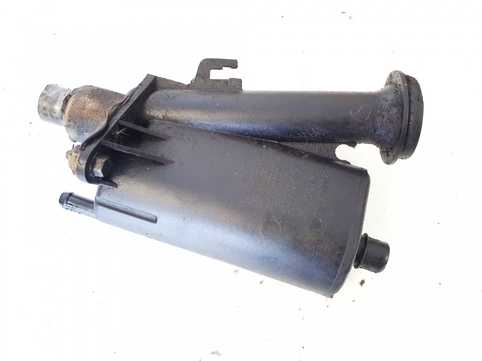 8200082486 used Replacing Oil Breather (Oil Decanter) Volvo V40 2001 1