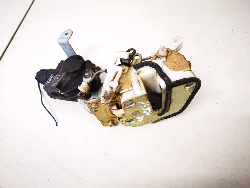 MR349288 Mitsubishi Space Wagon 1999 Duru spyna G.D.