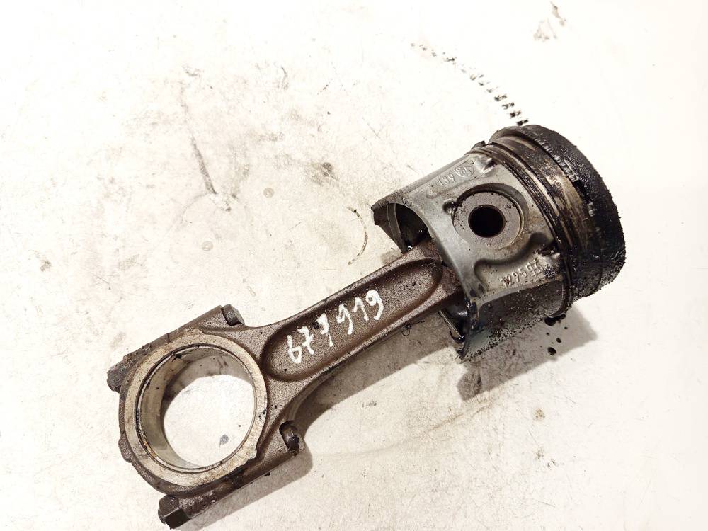 085190 Volvo V50 2006 Tłok z korbowodem