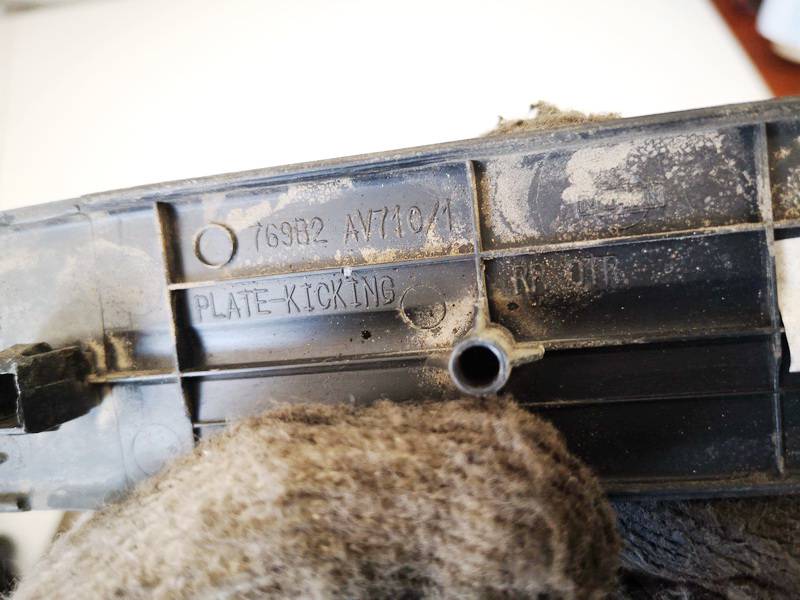 769B2AV710 Nissan Primera 2003 Iekšējā sliekšņa apdare - AIZMUGURE PA LABI - Thumbnail 3