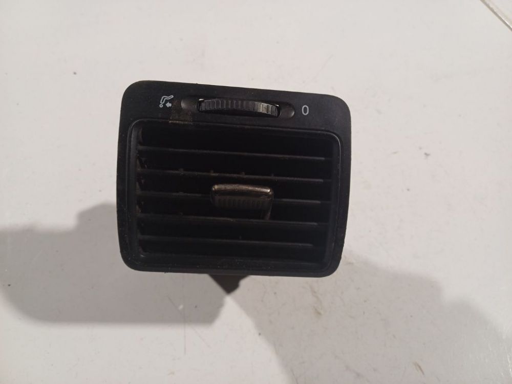 1K0819709 Volkswagen Jetta 2007 Dash Vent (Air Vent Grille)