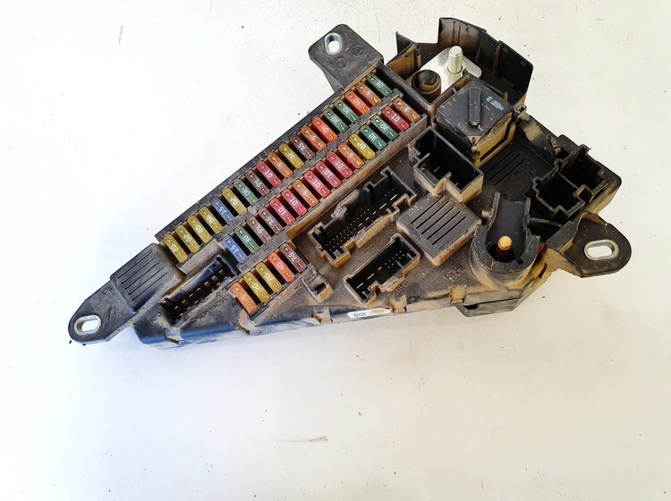 690661804 BMW 5-Series 2009 Fuse Box Cover