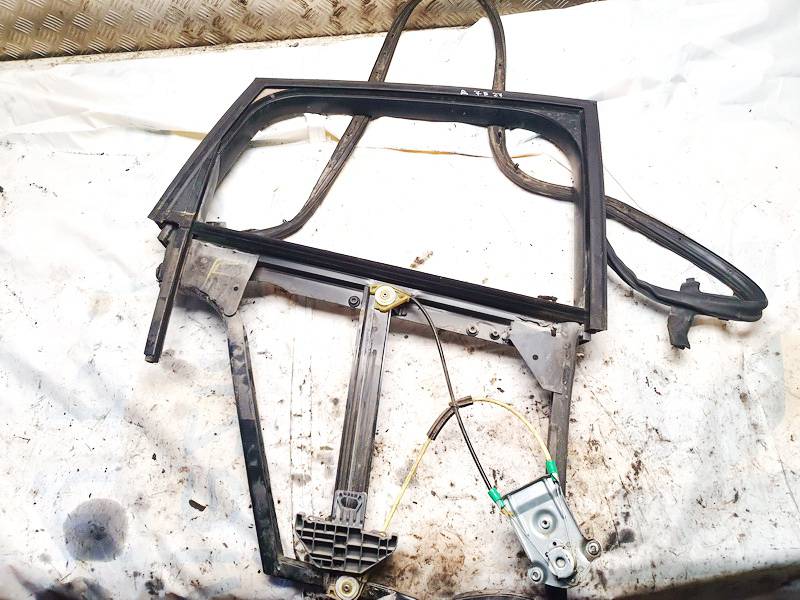 8Z0839754A Audi A2 2002 Durvju rāmis - AIZMUGURE PA LABI