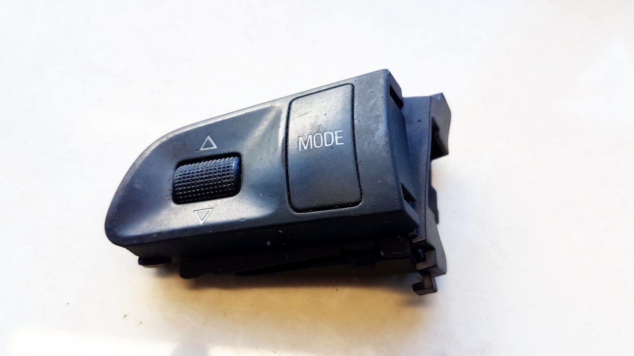 4F0951527C Audi A6 2009 Lisäpainikkeet ohjauspyörässä