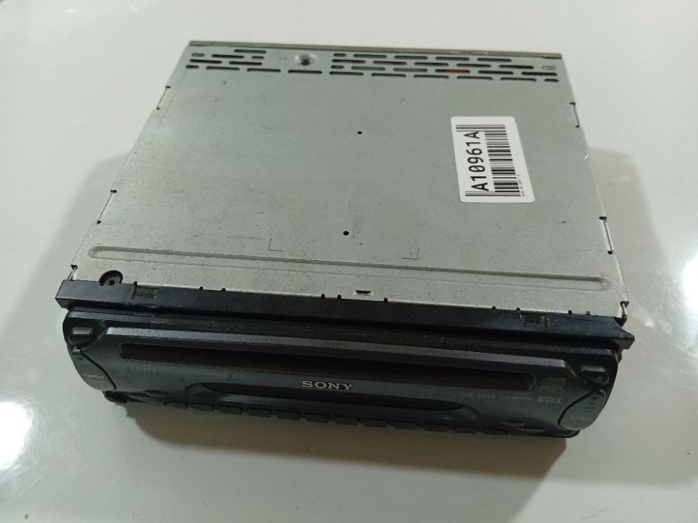 E13021918 Audi A4 1997 Automagnetola