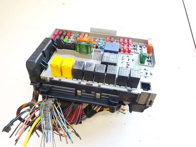 90589965 Opel Astra 1998 Skrzynka bezpieczników