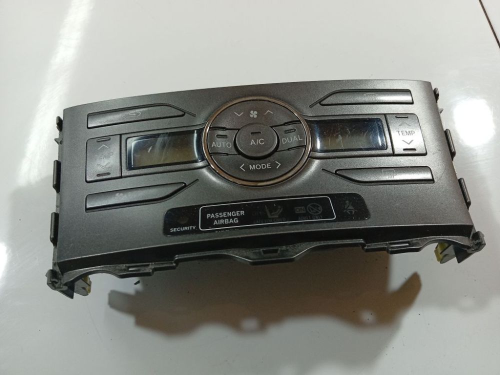 5590012A30B Toyota Auris 2007 Panel sterowania klimatyzacją (przełączniki ogrzewania)