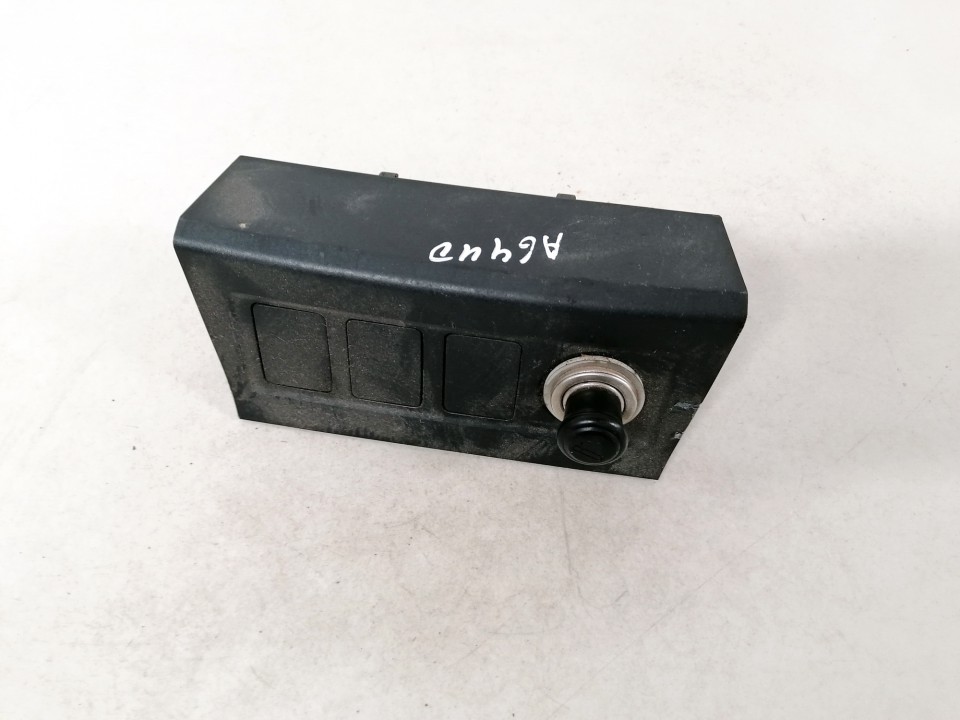 5544942010 Toyota RAV-4 2007 Allume-cigare Prise de courant