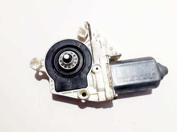 7746002101 Volkswagen Golf 2001 Window Motor - FRONT RIGHT