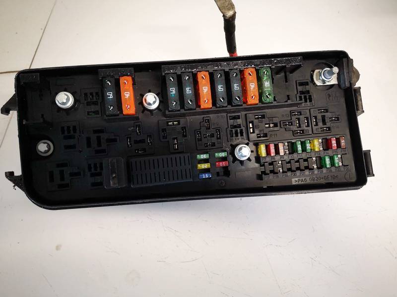 13112918 Opel Vectra 2002 Fuse box