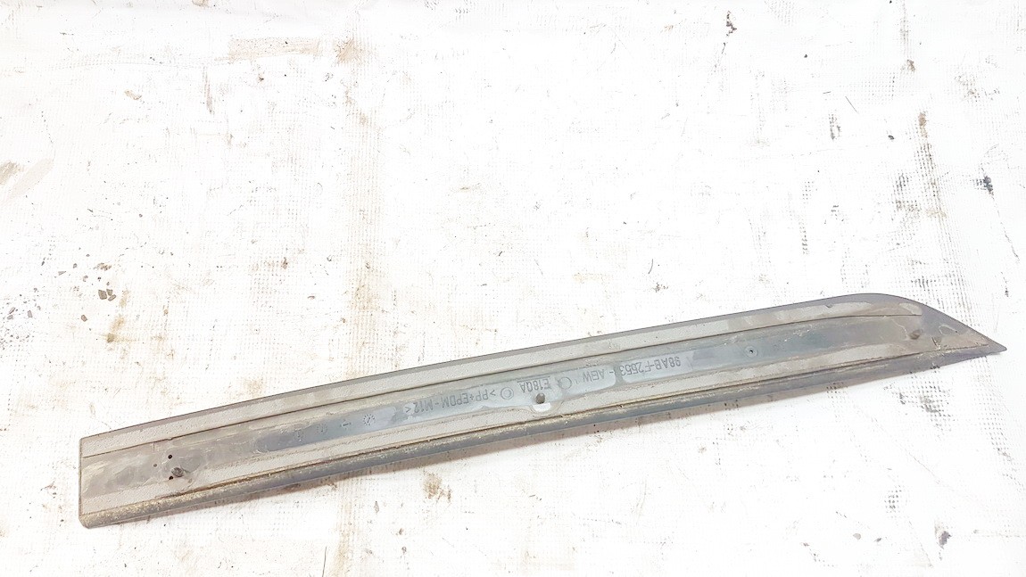 98ABF25533AEW Ford Focus 2000 arrière gauche garniture porte de moulage - Thumbnail 2