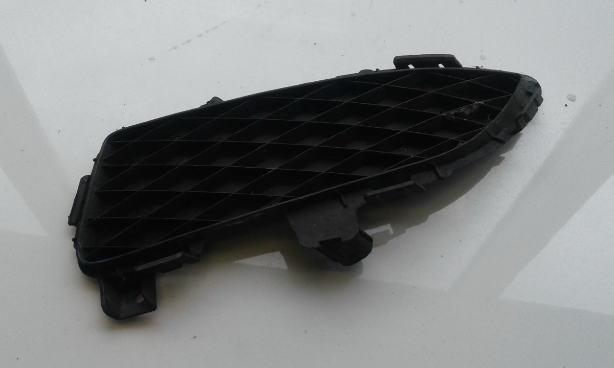 BP4K50C21 Mazda 3 2004 Bumper Grille - FRONT LEFT